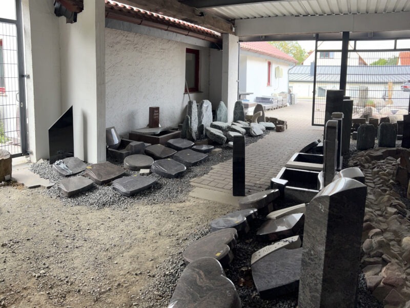Ausstellung Liegeplatten_scaled